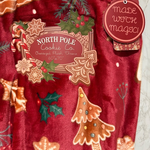 North Pole Cookie Co Red Gingerbread Christmas Throw Blanket - Picture 3 of 4